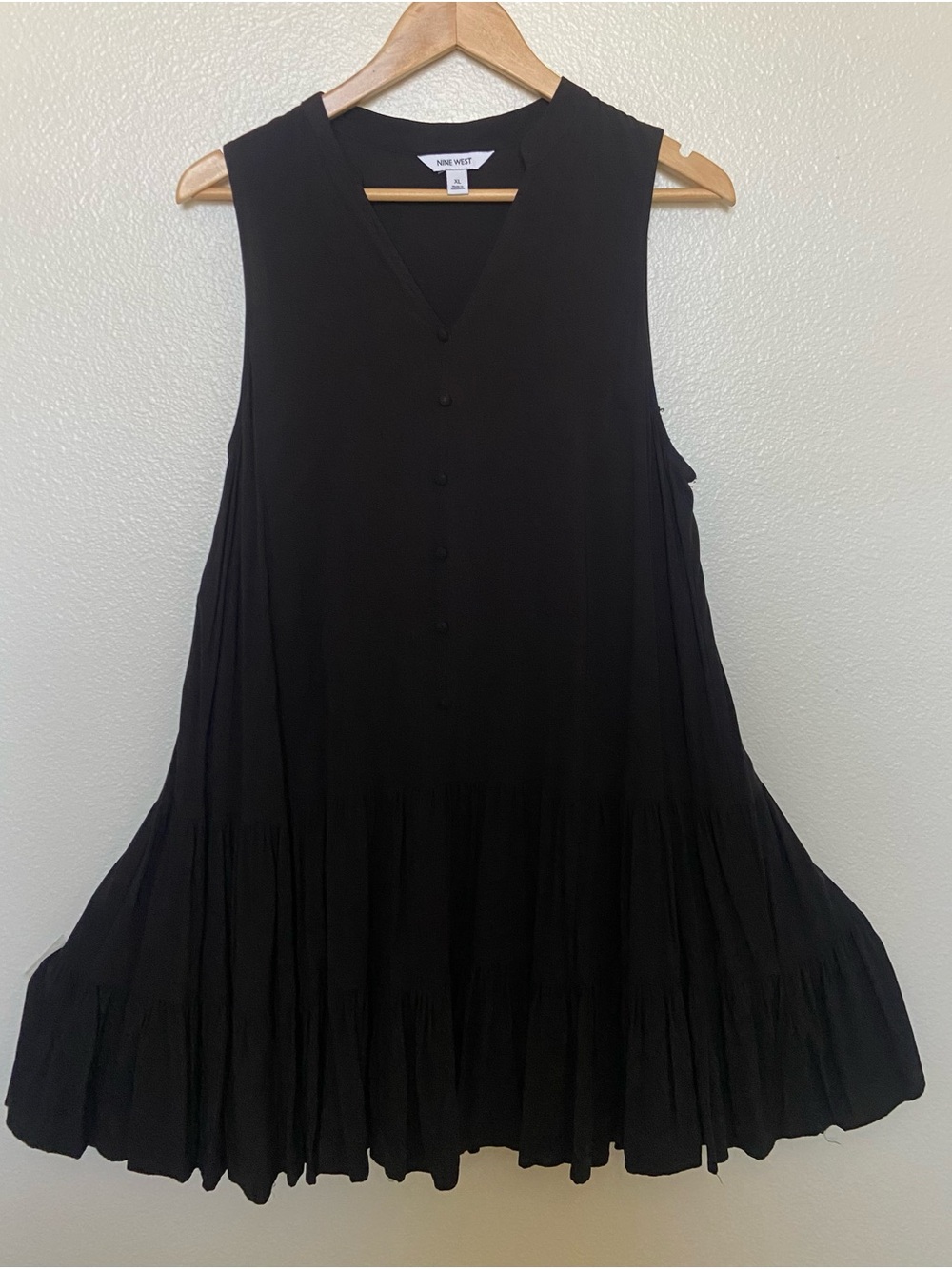 Nine West Black Sleeveless V-Neck Tiered Swing Tunic